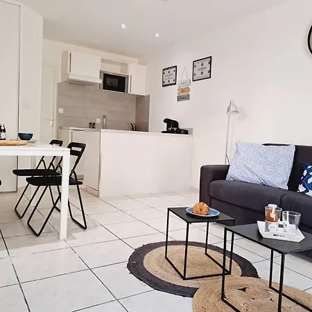 Grand Studio Rdc, Avec Parking Gratuit Sur Place * Narbona